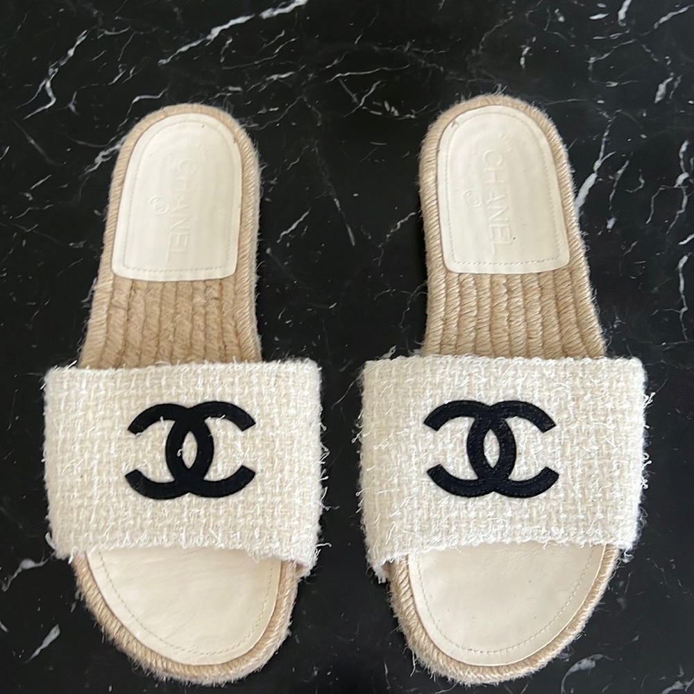 CHANEL sandals size 39